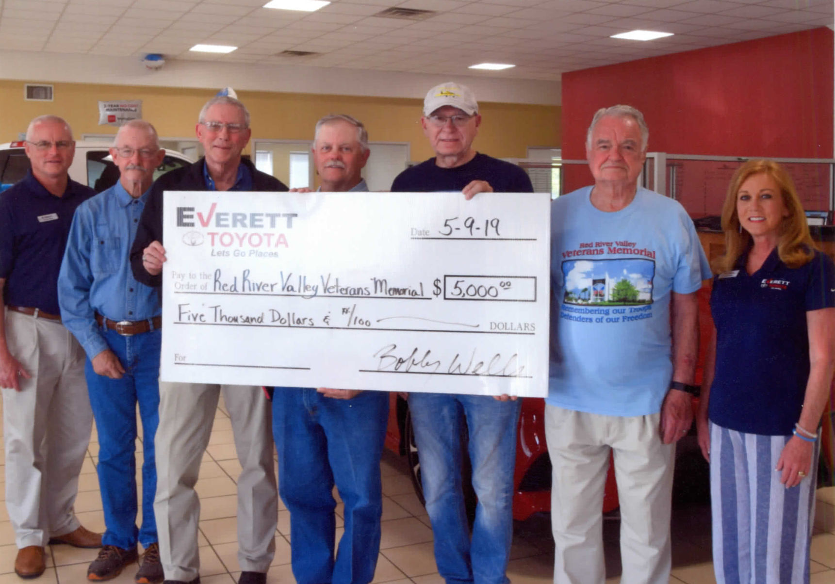 Everett Toyota donates to Red River Valley Veterans Memorial